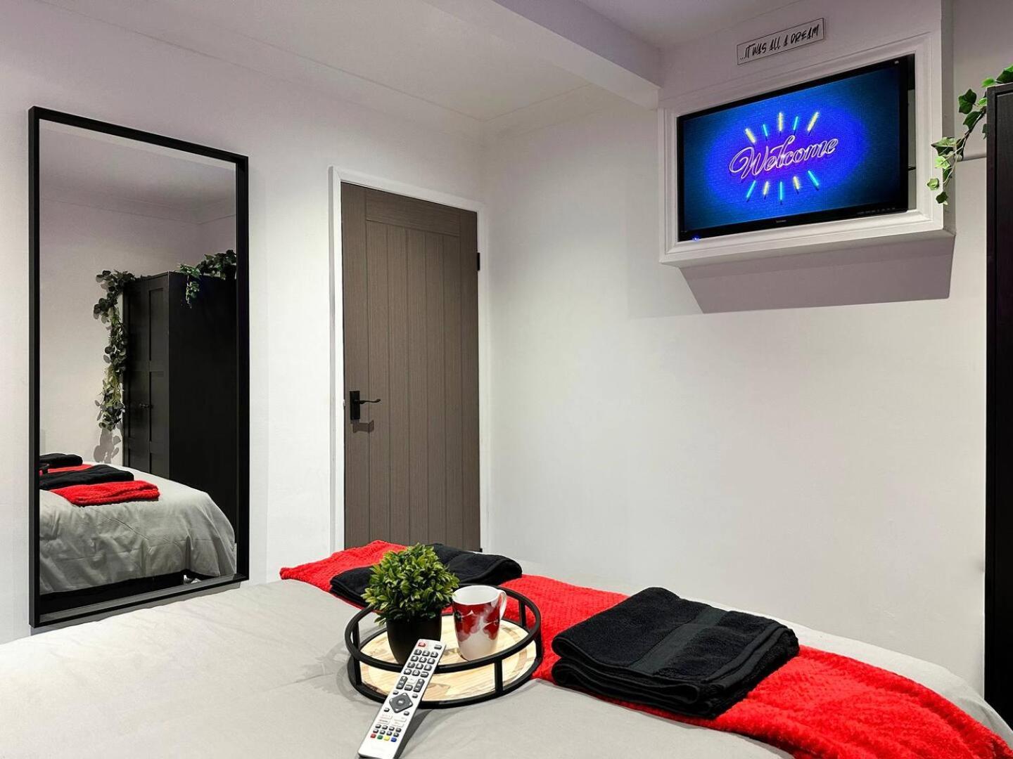 Boutique Backyard Bungalow - Brimsdown Enfield Luaran gambar